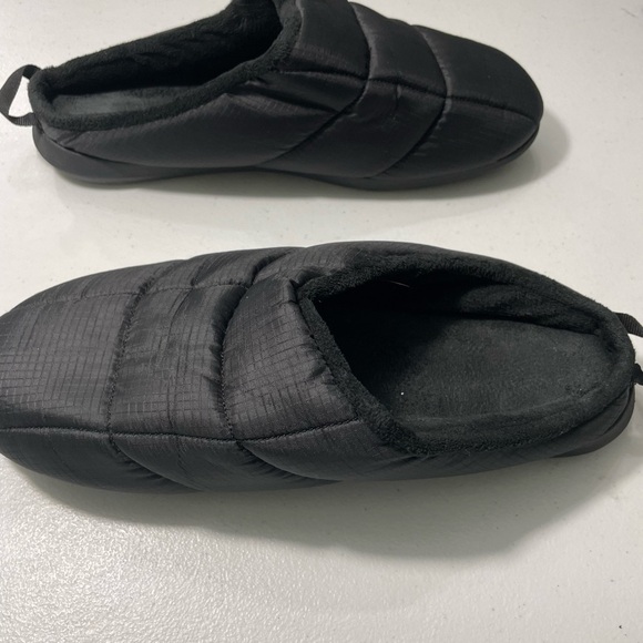 Avalanche of Men\'s Black Quilted Slipon  Size 12 SB-2